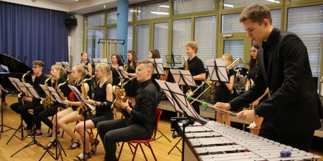 Die Bigband brillierte mit „Night and Day“ von Cole Porter und „The Muppet Show Theme“ von Sam Pottle. Foto: Hannelore Nowacki