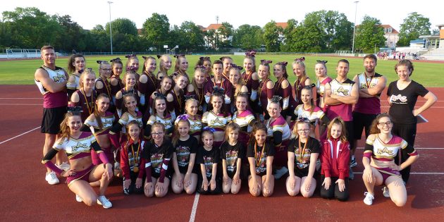 Fünf Cheerleader-Teams aus Bürstadt fuhren nach Dresden: Die „T-Pee’s“, die „Tomahawks”, die „Red Arrows”, die „Flying Owls” sowie Jens Baierle und Kim Molitor Senior Partnerstunt. Foto: oh