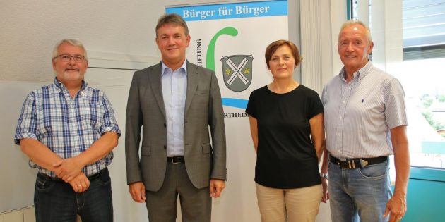 Für sein Engagement erhielt der Vorstand der Bürgerstiftung Lampertheim in der Stifterversammlung Applaus: Dieter Goll (von links), Ralph Butz, Elzbieta Liermann und Vorsitzender Bürgermeister a. D. Erich Maier. Foto: Hannelore Nowacki