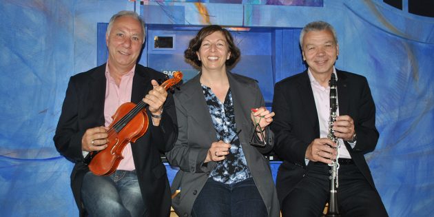 Heike Ittmann (Mitte) ist die Preisträgerin des 1. Lampertheimer Kulturpreises. Über die Auswahl der Kulturkommission freuen sich Bürgermeister Gottfried Störmer (r.) und Kulturbereichsleiter Rolf Hecher (l.). Archivfoto: Benjamin Kloos