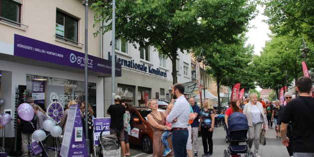 Wie kann die Innenstadt Lampertheims dauerhaft belebt werden – so wie bei der Autoschau am Muttertag? Diese und viele weitere Fragen soll eine Umfrage beantworten, zu der die Bürger eingeladen sind. Archivfoto: Hannelore Nowacki