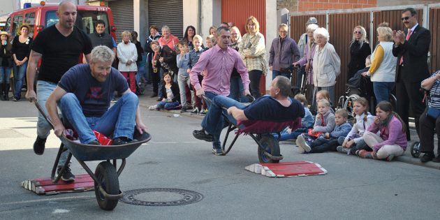 Traditionell einer der Höhepunkte der Nordheimer Kerb: Das Schubkarrenrennen am Montag. Archivfoto: Benjamin Kloos