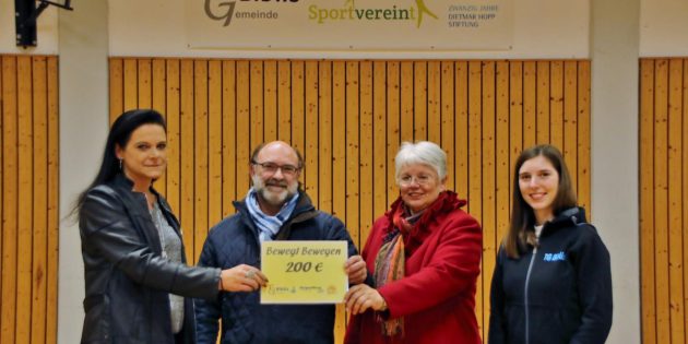 Mit der 200-Euro-Spende der TG Biblis will die Bürgerstiftung ein geeignetes Projekt unterstützen. Im Bild (von links): Britta Spatz, Jürgen Licht, Gisela Gibtner und Michelle Rimer. Foto: Hannelore Nowacki
