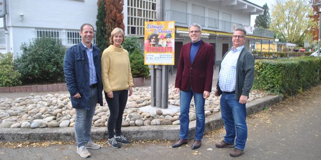 Freuen sich auf das Benefizkonzert mit Rico Bravo beim Kanu-Club Lampertheim: Torsten Ohl, Ulrike Gliem, Landrat Christian Engelhardt und Rolf Borkenhagen (v.l.). Foto: Benjamin Kloos