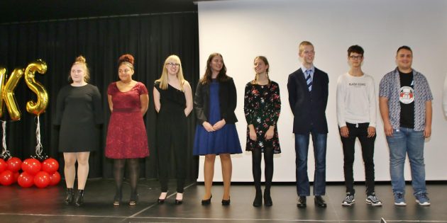 Die „Netzhelden“ der Erich-Kästner-Schule, die sich für ihre Mitschüler ehrenamtlich im Bereich Medienkompetenz engagieren. Foto: Hannelore Nowacki