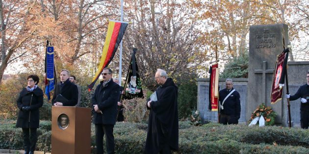Für ein friedvolles und von Respekt getragenes Zusammenleben sprach sich Bürgermeister Felix Kusicka bei der Feierstunde zum Volkstrauertag  aus. Foto: Hannelore Nowacki