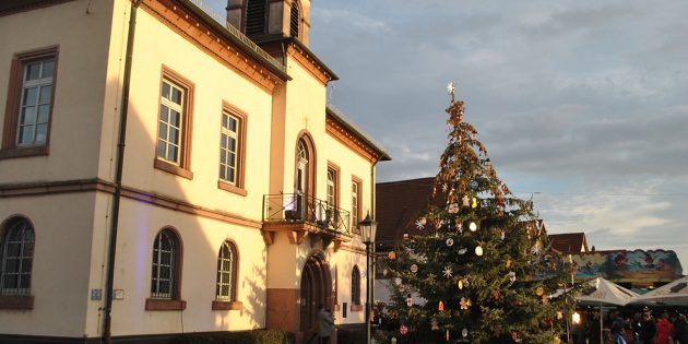 Der Bibliser Weihnachtsmarkt verzaubert nicht nur durch seine Atmosphäre, sondern auch durch die vielen Hand- und Bastelarbeiten. Foto: Benjamin Kloos