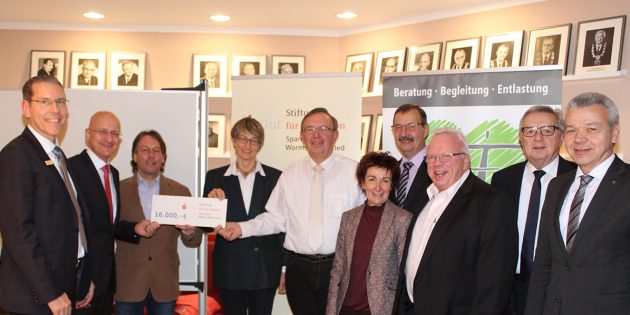 Große Spende für die Palliativ- und Hospiz Initiative im Ried
