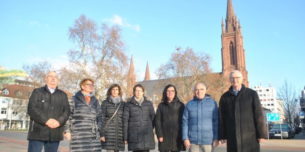 Der Förderverein Domkirche um dessen Vorsitzenden Herbert Eichenauer (r.) freut sich über die Unterstützung seitens des Inner Wheel Club Mannheim um Traudel Münch (3.v.r.). Foto: Benjamin Kloos