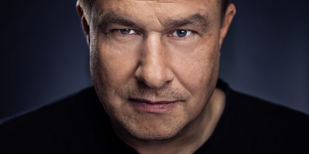Zum 25-jährigen Bühnenjubiläum kommt Musikkabarettist Lars Reichow mit dem neuen Programm “Lust” auf Tour – am 14. März auch nach Bürstadt. Foto: Mario Andreya
