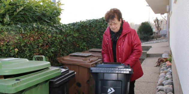 Die Gebühren des ZAKB sind in diesem Jahr bis zu 25 Prozent gestiegen. Helma Bauer aus Hofheim ist angesichts dieser Entwicklung enttäusch und verärgert. Foto: Hannelore Nowacki