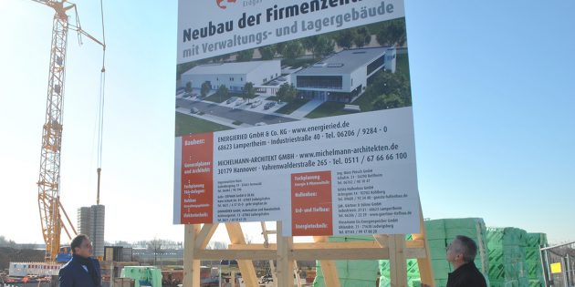 Am Mittwoch erfolgte der offizielle Baubeginn für den Neubau der Energieried im Gewerbegebiet „Wormser Straße”. Foto: Benjamin Kloos