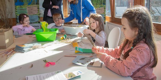 18.02.2019 Lampertheim 
Eröffnung der Mitmach-Ausstellung "Wunderwelt am Teich", an der LA Kindergärten und Grundklassen teilnehmen. 
Nicole Stockhusen erklärt