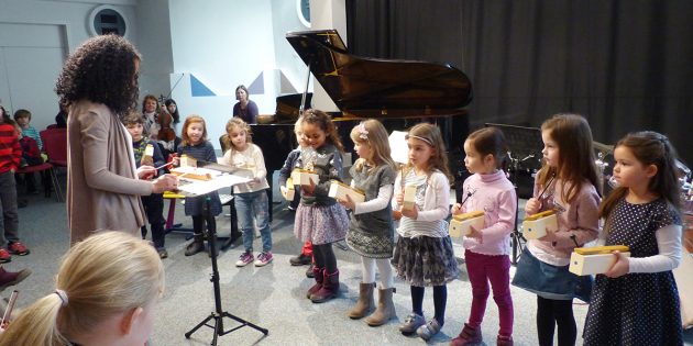 Beim Kinderkonzert der Musikschule Lampertheim bewies der Nachwuchs sein musikalisches Talent. Foto: Franziska Hartmann