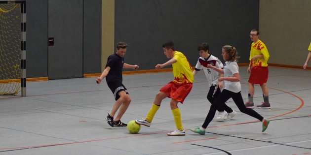 Spannende Spiele und viel Spaß standen beim Fußballvergleich der Jugendfeuerwehren im Mittelpunkt. Foto: oh