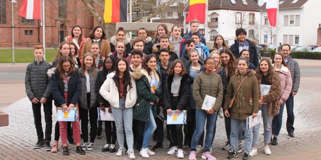 Starten voller Vorfreude in eine gemeinsame Woche: Die Schülerinnen und Schüler des LGL und der ADS sowie die französischen Austauschschüler. Foto: Nadine Schütz 