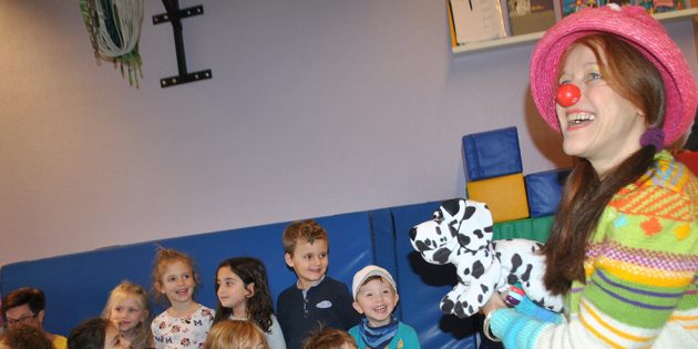 „Fraa Dr. Schnuggelisch” bringt Kinderaugen zum Leuchten 