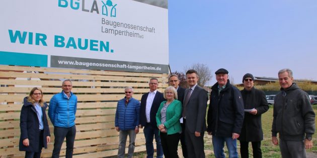Wo zurzeit noch ein weitläufiges Brachgelände zu sehen ist, sollen 2020 fünfzehn Familien in ihre neue Sozialwohnung einziehen können - dank eines sozialen Verkaufspreises des Grundstücks der Kirchengemeinde St. Andreas an die BGLA. Foto: Hannelore Nowacki