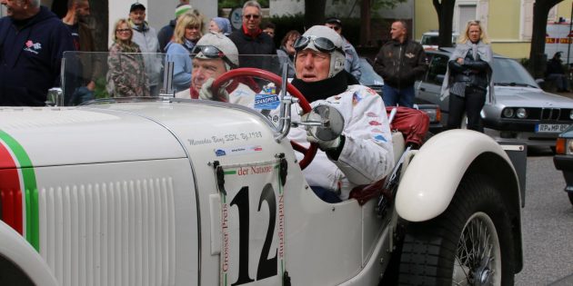 Alfred Richter fuhr im Rennwagen vor. Foto: Hannelore Nowacki