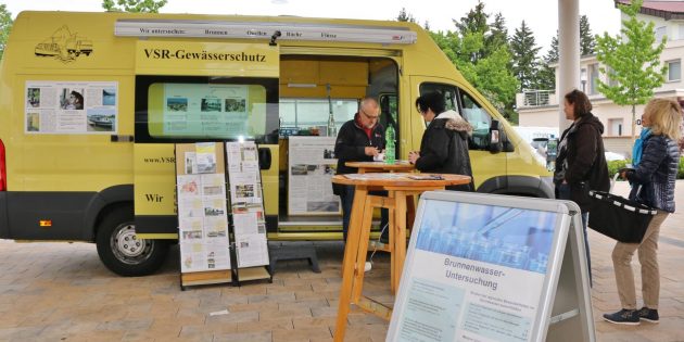 Ist das klare Brunnenwasser aus der Tiefe zum Gießen unbedenklich? Das Analyse-Angebot des Labormobils gibt am 17. Juni Auskunft. Archivfoto: Hannelore Nowacki