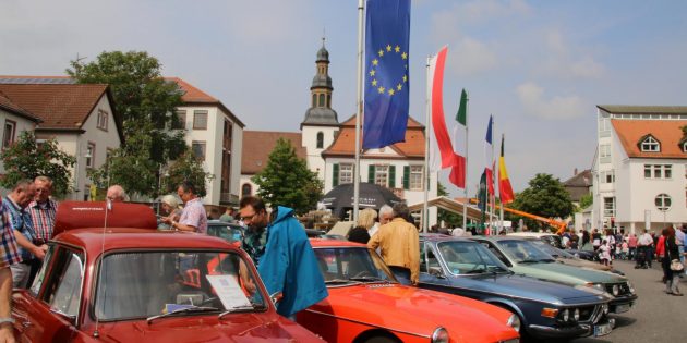 Am 12. Mai verwandelt sich die Lampertheimer Innenstadt in ein Meer aus Chrom: Neben den neuesten Modellen der Autohändler warten ein Oldtimer-Treffen und der verkaufsoffene Sonntag auf die Besucher. Archivfoto: Hannelore Nowacki