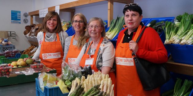Die Verantwortlichen der Tafel Lampertheim (v.l.n.r.): Dr. Ute Weber-Schäfer (Tafelkoordinatorin des Diakonischen Werks Bensheim), Bereichsleiterin Susanne Hagen, Teamleiterin Erika Kalpin und Isabelle Moeller-Dutoit, Teamleiterin / Logistik und Koordination. Foto: Sigrid Samson