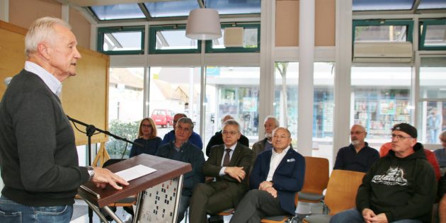 Erich Maier leitete die erste öffentliche Veranstaltung des Lampertheimer Bündnisses für Demokratie. Foto: Hannelore Nowacki