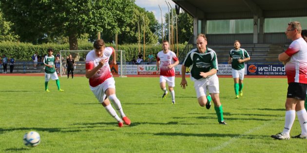 Temporeiche Spielzüge machten das Turnier für die Zuschauer spannend. Foto: Hannelore Nowacki