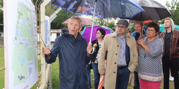 Landschaftsarchitekt Dirk Schelhorn erläuterte den aktuellen Planungstand und beantwortete Fragen. Foto: Eva Wiegand 