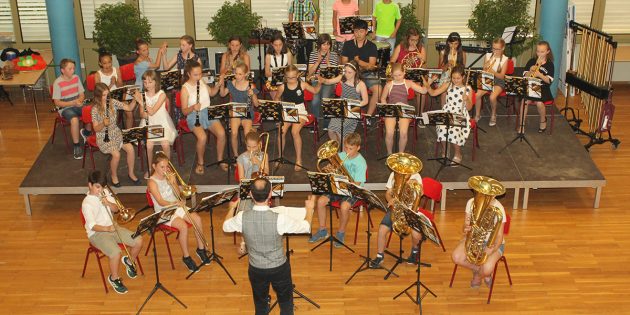 Begeisterten mit ihrem Konzert: Die Fünftklässler des LGL. Foto: Nadine Schütz