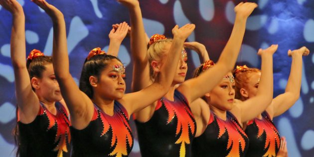 Tanz mit arabischen Träumen und Akrobatik zeigte der Childs Hill Gymnastic Club aus London. Foto: Hannelore Nowacki