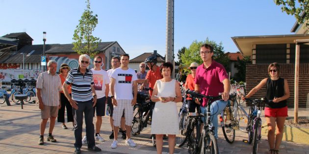 Die CDU-Sommertour mit dem Fahrrad startete bei strahlendem Sonnenschein am Bahnhof. Foto: Hannelore Nowacki