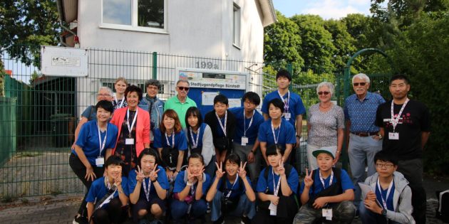 Große Freude beim Empfang der japanischen Gäste aus Minano, die nach einem langen Anreisetag kein bisschen müde schienen. Foto: Hannelore Nowacki