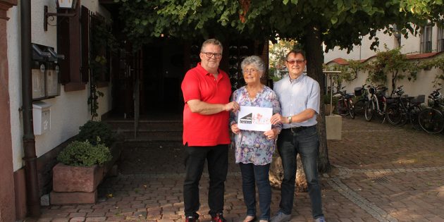 Sind glücklich über die Fusion der beiden Männerchöre des MGV Cäcilia und des MGV Sängerbund-Sängerrose: Rainer Müller, Gitta Wegner und Klaus Jenner (v.l.). Foto: Nadine Schütz