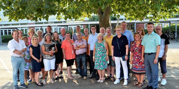 Die SPD-Fraktion machte sich in Hofheim vor Ort ein Bild über die  Arbeit der Betreuung in der Nibelungenschule. Foto: Petra Gahabka