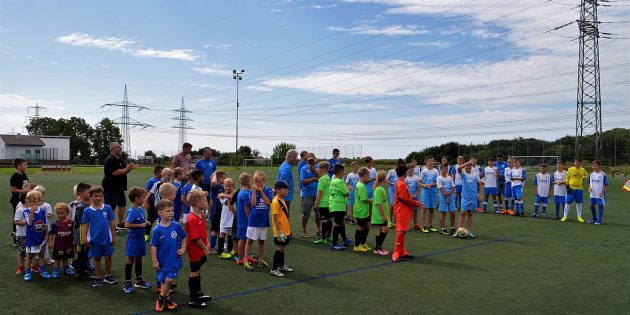 Vorstellung der Jugendmannschaften mit Trainern. Foto: Petra Gahabka