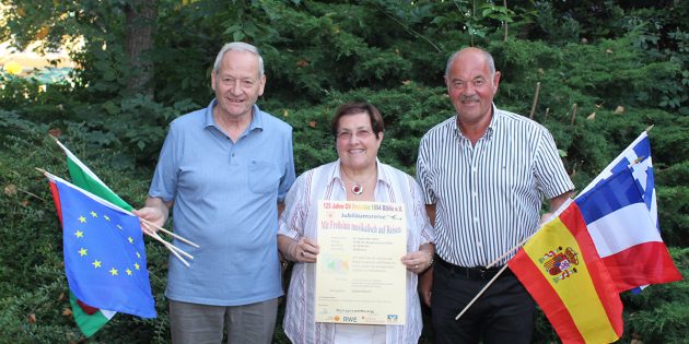 Stehen in den Startlöchern für die anstehende musikalische Reise: Die beiden Vorsitzenden Hans Seibert (rechts) und Inge Gölz sowie Dirigent Herbert Ritzert. Foto: Eva Wiegand 