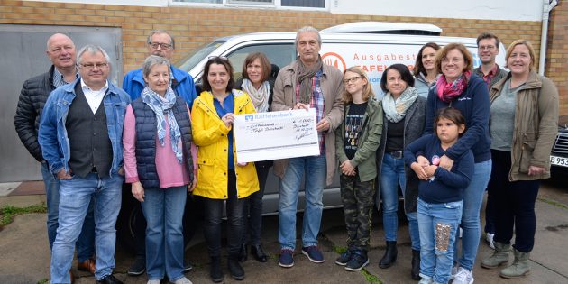 Bei der Tafel Bürstadt herrschte angesichts der Spende durch die Carpe Noctem Corporation und Howwe Allstars große Freude. Foto: Petra Gahabka