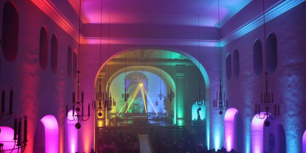 Stimmungsvolle Einkehr mit der Kraft der Farben, Worte und Musik – „Kirche im Licht“ am 4. Dezember. Archivfoto: Hannelore Nowacki