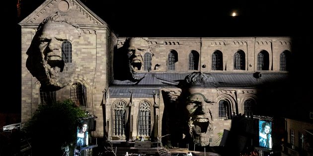 BUZ: Autor Ferdinand Schmalz erzählt in seinem Stück „hildensaga. ein königinnendrama“ die Geschichte der Nibelungen aus Sicht der Frauen. Regie führt Roger Vontobel, dessen Inszenierung bei den Nibelungen-Festspielen 2018 von Publikum und Medien gefeiert wurde. Künstlerisches Team steht fest. Foto: David Baltzer