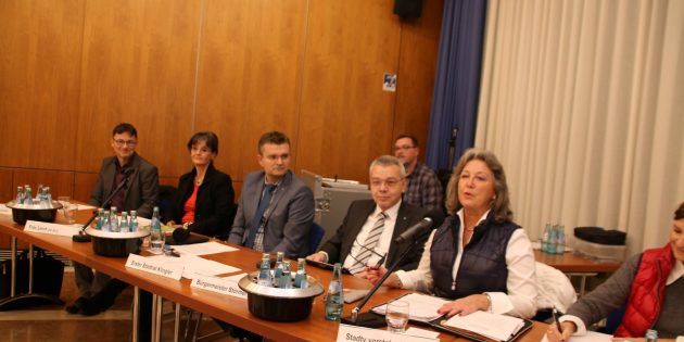 Unversiegelte Flächen und grünes Dach sparen Geld