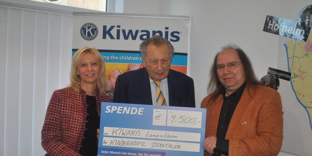 Großzügig Spende für besonderen Amphibien-Rollstuhl