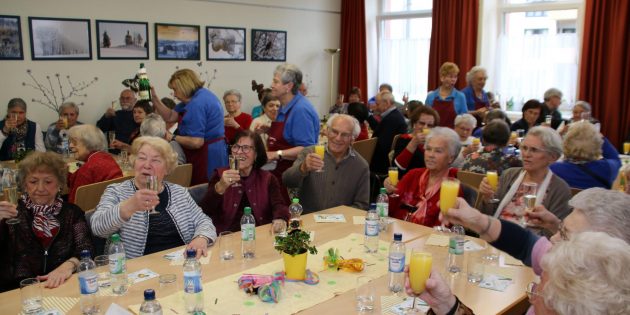 Gemütlich feiern war beim Neujahrsempfang am Dienstagnachmittag in der Seniorenbegegnungsstätte „Alte Schule“ angesagt. Foto: Hannelore Nowacki  
