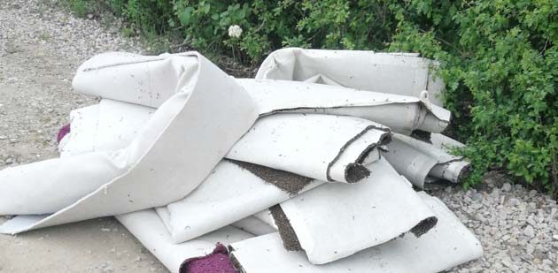 Sogar Teppichreste werden wild entsorgt! Foto: Stadt Lampertheim