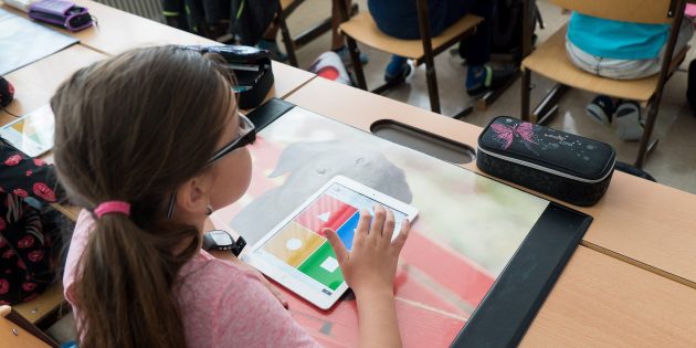 Das Konjunkturpaket des Bundes beinhaltet unter anderem den Ausbau der Ganztagsschulen und der Digitalisierung der Schulen – sehr zur Freude von Landrat Engelhardt. Foto: www.pixabay.com