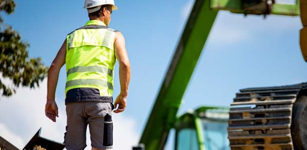 Bald allein auf der Baustelle? Baufirmen steuern auf einen verschärften Fachkräftemangel zu – wenn die Branche für Beschäftigte nicht attraktiver wird, warnt die IG BAU. Foto: IG BAU