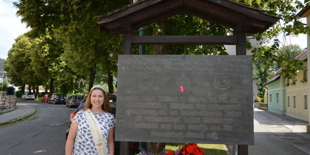 Sonnenbotschafterin Saskia I. zu Gast in der Krieglach – damit hat sie in ihrer Amtszeit alle vier Partnerstädte Bürstadts besucht und sonnige Grüße in die Welt versendet. Foto: oh