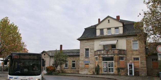 Das Bahnhofsumfeld soll attraktiv werden, das Gebäude selbst ist in privater Hand. Foto: Hannelore Nowacki