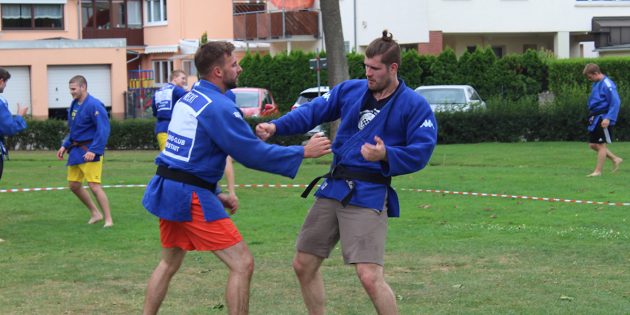 Griffübungskämpfe fanden am Samstag beim Show-Training des 2. Bundesliga-Teams des 1. JCB im Freien statt. Foto: Eva Wiegand