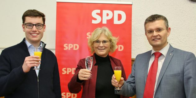 Beim diesjährigen Neujahrsempfang der SPD im Alten Rathaus feierten Bundesjustizministerin Christine Lambrecht, Erster Stadtrat Jens Klingler (rechts) und der SPD-Fraktionsvorsitzende Marius Schmidt gemeinsam die Erfolge ihrer Partei. Veränderungen stehen an - ein Rollentausch zwischen Klingler und Schmidt zeichnet sich ab und Lambrecht hat am Wochenende angekündigt, nicht mehr für den Bundestag kandidieren zu wollen. Foto: Hannelore Nowacki